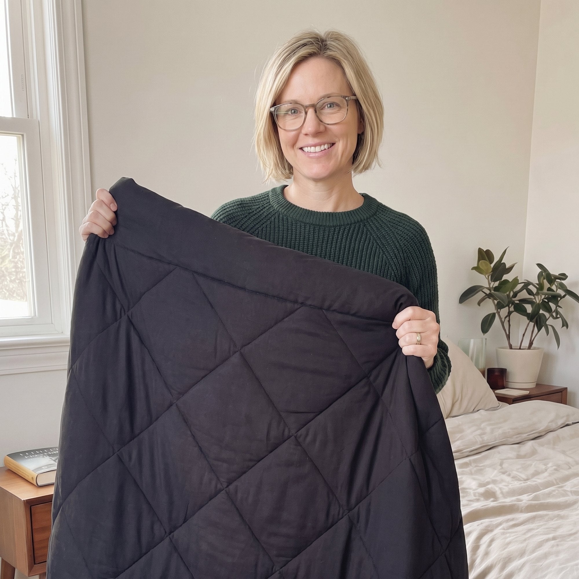 Kundenfoto: Sabine K. mit ihrer Lunava 2-in-1 Bettdecke