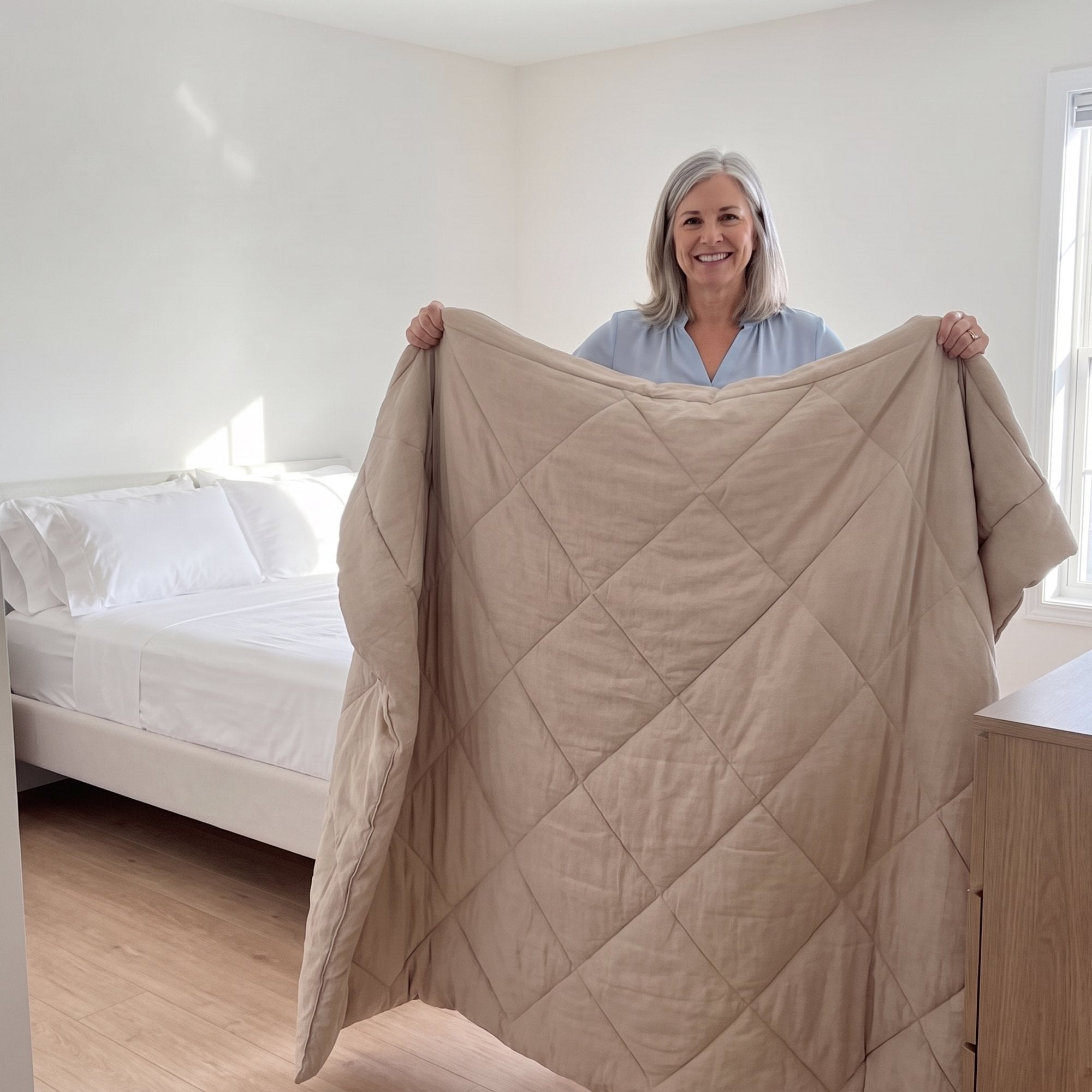Kundenfoto: Monika H. mit ihrer Lunava 2-in-1 Bettdecke